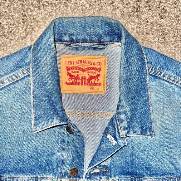 Levi's Levi Strauss Men's Blue Denim Wash Trucker Jacket in Blue Size Medium - Picture 8 of 13